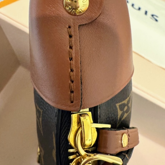 LOUIS VUITTON LOOP HOBO MNG M.REV. - Picture 8 of 15